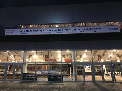 Grabbhalvan banner på stadium arena