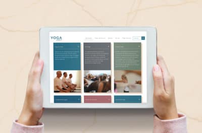 Olika klasser på Yoga Groups hemsida, visat på en iPad skärm